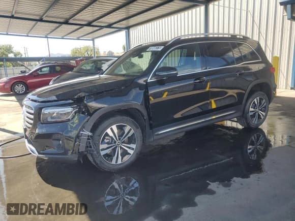 ✅ 2025 Mercedes-Benz GLB 250 • VIN: W1N4M4GB5SW412234 • Лот: 70048375. Опубликован ранее на Copart с пробегом 3 859 миль. Бесплатный доступ к архиву аукционных продаж из США и подробный отчёт об истории автомобиля на DreamBid. Изображение 1.