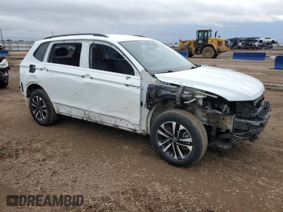 ✅ 2022 Volkswagen Tiguan S • VIN: 3VV0B7AX5NM012441 • Lot: 85072885. Wystawiony na Copart z przebiegiem 48 413 mil. Bezpłatny archiwum sprzedaży aukcyjnych z USA i szczegółowy raport historii pojazdu na DreamBid. Zdjęcie 4.