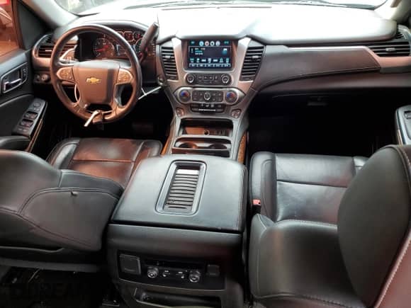 2017 Chevrolet Suburban Premier z VIN 1GNSCJKC2HR115257, wystawiony jako Copart lot #70398544 z przebiegiem 110 577 mil mil oraz Szkoda całkowita • Salvage title. Historia ofert i sprzedaży dostępna na DreamBid. Obrazek 8.