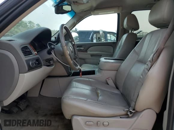 ✅ 2010 GMC Yukon XL SLT • VIN: 1GKUCKE05AR268119 • Lot: 82658114. Listed on Copart with Not provided. Free auction sales archive from the USA and detailed vehicle history report at DreamBid. Image 7.