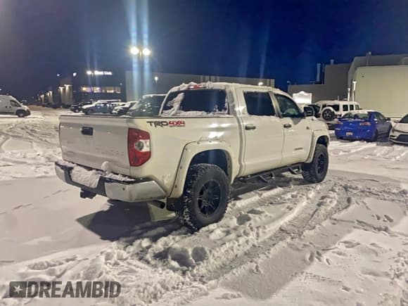 ✅ 2016 Toyota Tundra SR5 • VIN: 5TFDY5F11GX495804 • Лот: 94809285. Опубликован ранее на Copart с пробегом 310 237 миль. Бесплатный доступ к архиву аукционных продаж из США и подробный отчёт об истории автомобиля на DreamBid. Изображение 4.