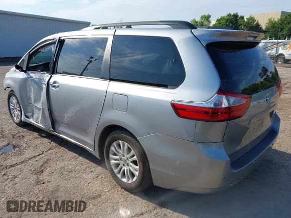 ✅ 2017 Toyota Sienna XLE Auto Access Seat • VIN: 5TDYZ3DC7HS821927 • Лот: 42445924. Опубликован ранее на IAAI с пробегом 205 349 миль. Бесплатный доступ к архиву аукционных продаж из США и подробный отчёт об истории автомобиля на DreamBid. Изображение 3.