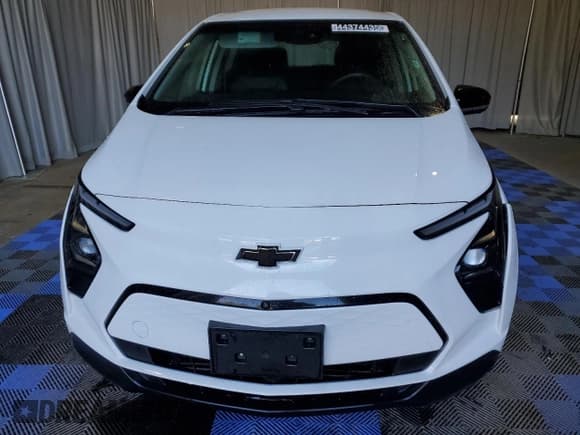 ✅ 2023 Chevrolet Bolt EV 2LT • VIN: 1G1FX6S05P4185826 • Lot: 44374435. Wystawiony na Copart z przebiegiem 8 126 mil. Bezpłatny archiwum sprzedaży aukcyjnych z USA i szczegółowy raport historii pojazdu na DreamBid. Zdjęcie 5.