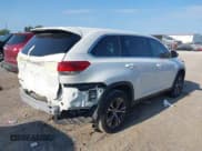 ✅ 2019 Toyota Highlander LE • VIN: 5TDZZRFHXKS334180 • Lot: 43005012. Wystawiony na IAAI z przebiegiem 127 283 mil. Bezpłatny archiwum sprzedaży aukcyjnych z USA i szczegółowy raport historii pojazdu na DreamBid. Zdjęcie 4.