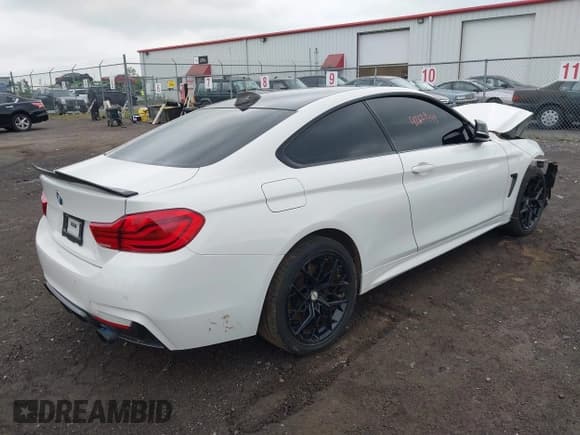 ✅ 2018 BMW 4 Series 430i xDrive • VIN: WBA4W5C57JAA49504 • Lot: 42629449. Listed on IAAI with 86,600 mi. Free auction sales archive from the USA and detailed vehicle history report at DreamBid. Image 4.