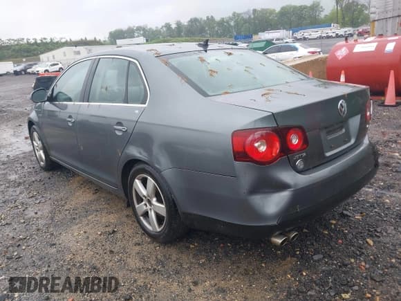 ✅ 2009 Volkswagen Jetta SE • VIN: 3VWRZ71K49M170455 • Lot: 42270680. Listed on IAAI with 145,955 mi. Free auction sales archive from the USA and detailed vehicle history report at DreamBid. Image 3.
