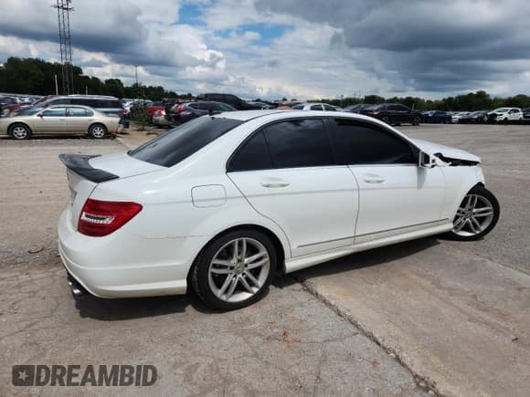 ✅ 2013 Mercedes-Benz C 300 Sport • VIN: WDDGF8AB6DR283491 • Lot: 71038585. Wystawiony na Copart z przebiegiem 126 719 mil. Bezpłatny archiwum sprzedaży aukcyjnych z USA i szczegółowy raport historii pojazdu na DreamBid. Zdjęcie 3.