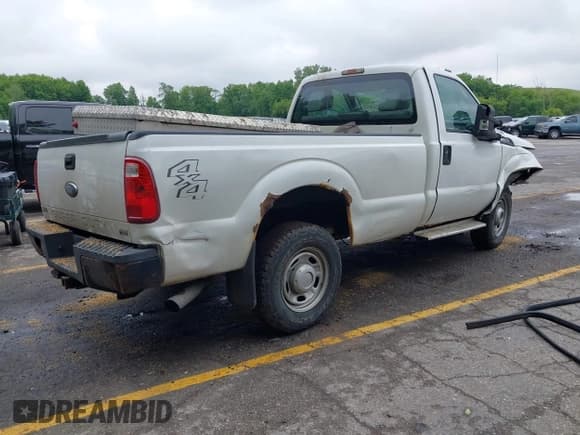 ✅ 2011 Ford F-250 XL • VIN: 1FTBF2B65BEA30685 • Lot: 42435253. Wystawiony na IAAI z przebiegiem 60 603 mil. Bezpłatny archiwum sprzedaży aukcyjnych z USA i szczegółowy raport historii pojazdu na DreamBid. Zdjęcie 4.