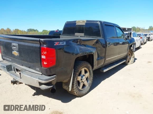 ✅ 2015 Chevrolet Silverado 2500HD LTZ • VIN: 1GC1KWE89FF117551 • Лот: 43428295. Опубликован ранее на IAAI с пробегом 327 618 миль. Бесплатный доступ к архиву аукционных продаж из США и подробный отчёт об истории автомобиля на DreamBid. Изображение 4.