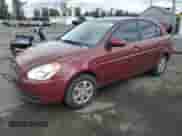 2010 Hyundai Accent GLS z VIN KMHCN4AC9AU423907, wystawiony jako Copart lot #85865405 z przebiegiem 161 041 mil mil oraz Szkoda całkowita • Salvage title. Historia ofert i sprzedaży dostępna na DreamBid. Obrazek 1.
