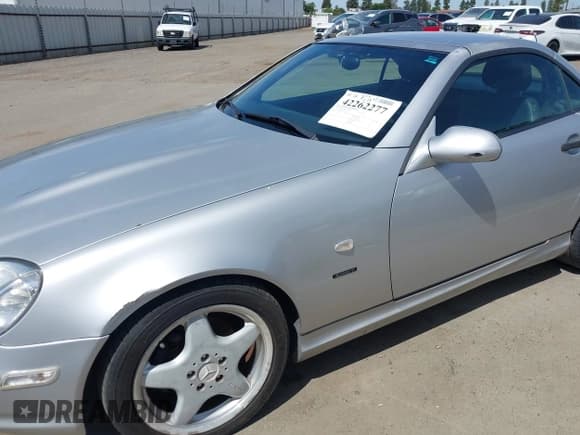 ✅ 1999 Mercedes-Benz SLK 230/320 • VIN: WDBKK47F0XF134176 • Lot: 42262277. Listed on IAAI with 189,170 mi. Free auction sales archive from the USA and detailed vehicle history report at DreamBid. Image 6.