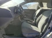 ✅ 2010 Toyota Corolla LE • VIN: 2T1BU4EE3AC339545 • Lot: 92031235. Wystawiony na Copart z przebiegiem 229 231 mil. Bezpłatny archiwum sprzedaży aukcyjnych z USA i szczegółowy raport historii pojazdu na DreamBid. Zdjęcie 7.