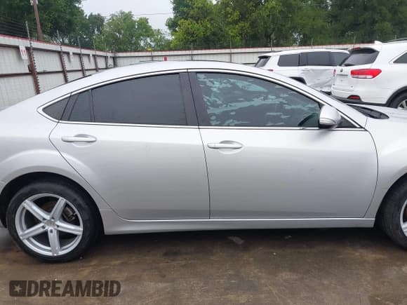 ✅ 2013 Mazda 6 i Touring Plus • VIN: 1YVHZ8EH4D5M09109 • Лот: 42179693. Опубликован ранее на IAAI с пробегом 186 674 миль. Бесплатный доступ к архиву аукционных продаж из США и подробный отчёт об истории автомобиля на DreamBid. Изображение 14.