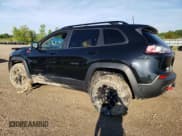 ✅ 2023 Jeep Cherokee Trailhawk • VIN: 1C4PJMBN8PD111961 • Lot: 61957794. Wystawiony na Copart z przebiegiem 13 079 mil. Bezpłatny archiwum sprzedaży aukcyjnych z USA i szczegółowy raport historii pojazdu na DreamBid. Zdjęcie 2.