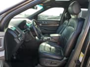 ✅ 2017 Ford Explorer Platinum • VIN: 1FM5K8HT9HGA01868 • Lot: 56565135. Wystawiony na Copart z przebiegiem 130 594 mil. Bezpłatny archiwum sprzedaży aukcyjnych z USA i szczegółowy raport historii pojazdu na DreamBid. Zdjęcie 7.