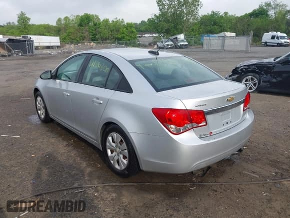 ✅ 2016 Chevrolet Cruze LS • VIN: 1G1PB5SH0G7204753 • Lot: 42186300. Listed on IAAI with 132,006 mi. Free auction sales archive from the USA and detailed vehicle history report at DreamBid. Image 3.