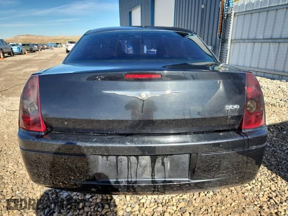 ✅ 2009 Chrysler 300 LX • VIN: 2C3KA43D29H528955 • Лот: 89718015. Опубликован ранее на Copart с пробегом 169 592 миль. Бесплатный доступ к архиву аукционных продаж из США и подробный отчёт об истории автомобиля на DreamBid. Изображение 6.