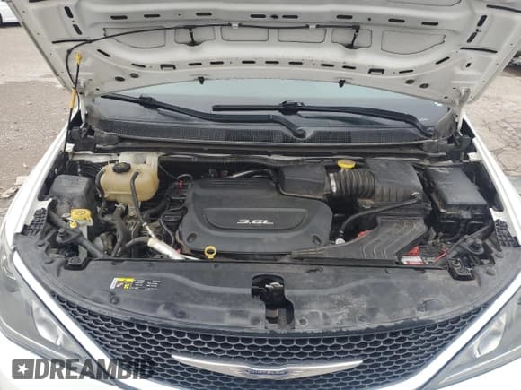 ✅ 2017 Chrysler Pacifica Touring L • VIN: 2C4RC1BG1HR702473 • Лот: 57705575. Опубликован ранее на Copart с пробегом 152 445 миль. Бесплатный доступ к архиву аукционных продаж из США и подробный отчёт об истории автомобиля на DreamBid. Изображение 12.