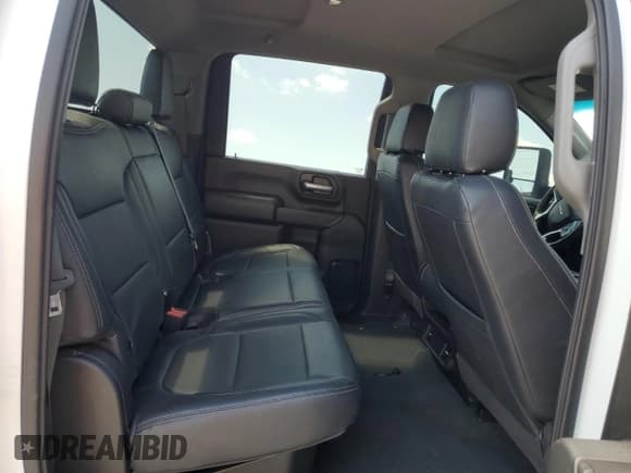 ✅ 2021 Chevrolet Silverado 2500HD LT • VIN: 1GC1YNEY6MF260186 • Lot: 53331205. Wystawiony na Copart z przebiegiem 91 479 mil. Bezpłatny archiwum sprzedaży aukcyjnych z USA i szczegółowy raport historii pojazdu na DreamBid. Zdjęcie 10.