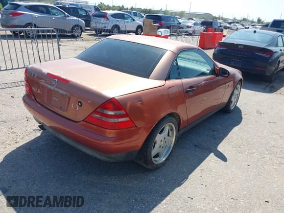 ✅ 2000 Mercedes-Benz SLK 230 Kompressor • VIN: WDBKK47F9YF146067 • Lot: 43165689. Wystawiony na IAAI z przebiegiem 152 388 mil. Bezpłatny archiwum sprzedaży aukcyjnych z USA i szczegółowy raport historii pojazdu na DreamBid. Zdjęcie 4.