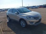 ✅ 2017 Lincoln MKC Reserve • VIN: 5LMCJ3C94HUL02474 • Lot: 43416290. Wystawiony na IAAI z przebiegiem 81 497 mil. Bezpłatny archiwum sprzedaży aukcyjnych z USA i szczegółowy raport historii pojazdu na DreamBid. Zdjęcie 1.