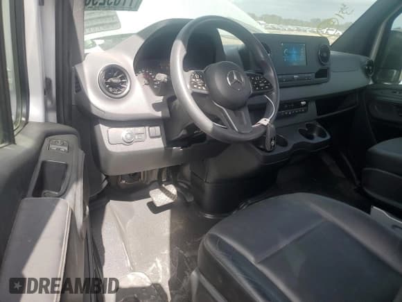 ✅ 2020 Mercedes-Benz Sprinter • VIN: W1Z4EFHY1LP267084 • Lot: 77692904. Wystawiony na Copart z przebiegiem 6 062 mil. Bezpłatny archiwum sprzedaży aukcyjnych z USA i szczegółowy raport historii pojazdu na DreamBid. Zdjęcie 8.