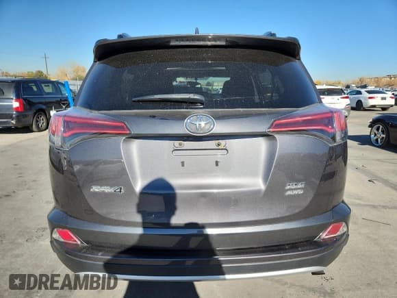 ✅ 2016 Toyota RAV4 XLE • VIN: 2T3RFREV6GW490495 • Lot: 90757105. Wystawiony na Copart z przebiegiem 81 505 mil. Bezpłatny archiwum sprzedaży aukcyjnych z USA i szczegółowy raport historii pojazdu na DreamBid. Zdjęcie 6.