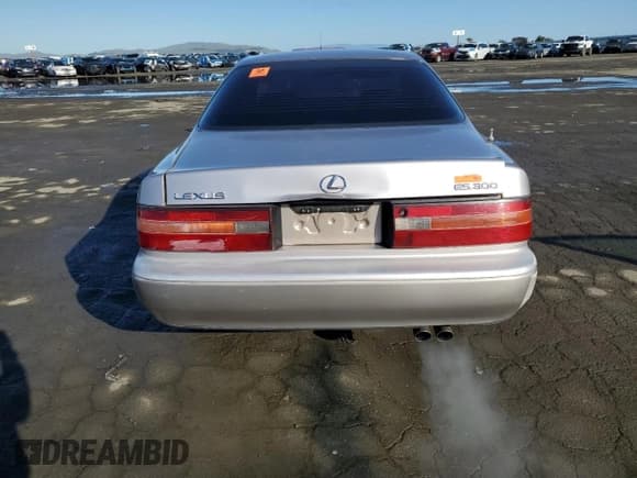 ✅ 1996 Lexus ES 300 • VIN: JT8BF12G2T0151660 • Lot: 44164685. Wystawiony na Copart z przebiegiem 145 089 mil. Bezpłatny archiwum sprzedaży aukcyjnych z USA i szczegółowy raport historii pojazdu na DreamBid. Zdjęcie 6.