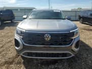 ✅ 2025 Volkswagen Atlas SE • VIN: 1V2KE2CA8SC224658 • Лот: 70911165. Опубликован ранее на Copart с пробегом 147 миль. Бесплатный доступ к архиву аукционных продаж из США и подробный отчёт об истории автомобиля на DreamBid. Изображение 5.