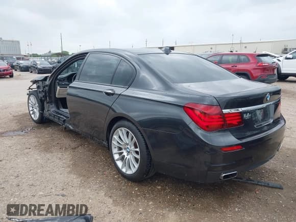 ✅ 2014 BMW 7 Series ALPINA B7 • VIN: WBAYE8C57ED134799 • Lot: 41891633. Wystawiony na IAAI z przebiegiem 96 411 mil. Bezpłatny archiwum sprzedaży aukcyjnych z USA i szczegółowy raport historii pojazdu na DreamBid. Zdjęcie 3.