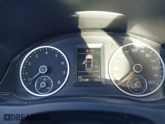 ✅ 2012 Volkswagen Tiguan S • VIN: WVGAV7AX8CW607335 • Lot: 43641053. Wystawiony na IAAI z przebiegiem 127 340 mil. Bezpłatny archiwum sprzedaży aukcyjnych z USA i szczegółowy raport historii pojazdu na DreamBid. Zdjęcie 7.