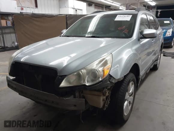 ✅ 2012 Subaru Outback Limited • VIN: 4S4BRBKC6C3224650 • Lot: 43665539. Wystawiony na IAAI z przebiegiem 195 074 mil. Bezpłatny archiwum sprzedaży aukcyjnych z USA i szczegółowy raport historii pojazdu na DreamBid. Zdjęcie 17.