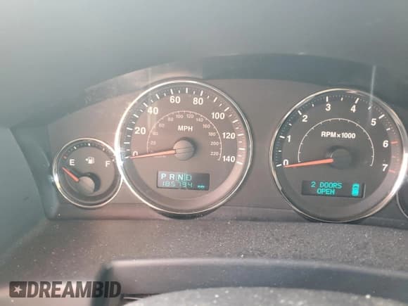 ✅ 2006 Jeep Commander • VIN: 1J8HH48KX6C203308 • Lot: 64456765. Listed on Copart with 185,794 mi. Free auction sales archive from the USA and detailed vehicle history report at DreamBid. Image 9.