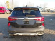 ✅ 2021 Kia Seltos LX • VIN: KNDEPCAA5M7157515 • Lot: 43603588. Wystawiony na IAAI z przebiegiem 63 247 mil. Bezpłatny archiwum sprzedaży aukcyjnych z USA i szczegółowy raport historii pojazdu na DreamBid. Zdjęcie 16.