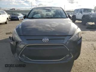 ✅ 2019 Toyota Yaris LE • VIN: 3MYDLBYV5KY517888 • Лот: 84634015. Опубликован ранее на Copart с пробегом 122 448 миль. Бесплатный доступ к архиву аукционных продаж из США и подробный отчёт об истории автомобиля на DreamBid. Изображение 5.