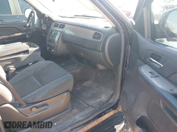 ✅ 2009 Chevrolet Suburban LS • VIN: 1GNFC16019R213344 • Lot: 41660083. Listed on IAAI with 337,734 mi. Free auction sales archive from the USA and detailed vehicle history report at DreamBid. Image 5.