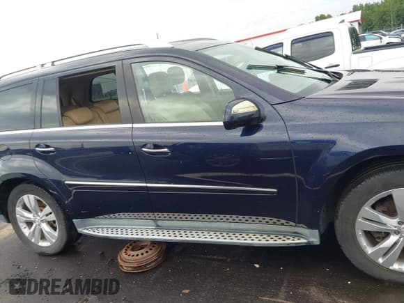 ✅ 2010 Mercedes-Benz GL 450 • VIN: 4JGBF7BEXAA557952 • Lot: 42973609. Wystawiony na IAAI z przebiegiem 128 181 mil. Bezpłatny archiwum sprzedaży aukcyjnych z USA i szczegółowy raport historii pojazdu na DreamBid. Zdjęcie 13.