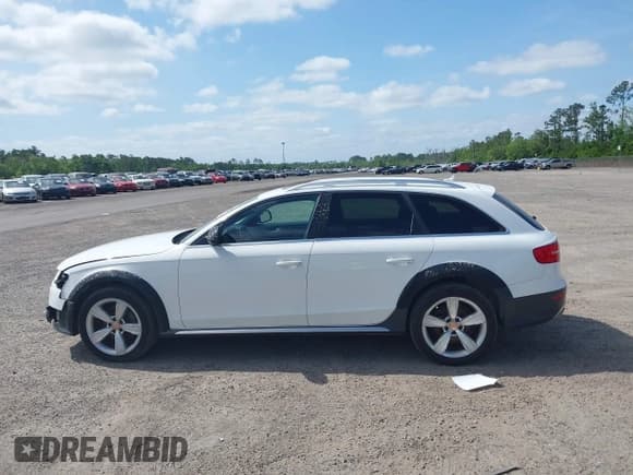 ✅ 2015 Audi allroad A4 Premium Plus • VIN: WA1UFAFLXFA055527 • Лот: 41760426. Опубликован ранее на IAAI с пробегом 130 238 миль. Бесплатный доступ к архиву аукционных продаж из США и подробный отчёт об истории автомобиля на DreamBid. Изображение 14.