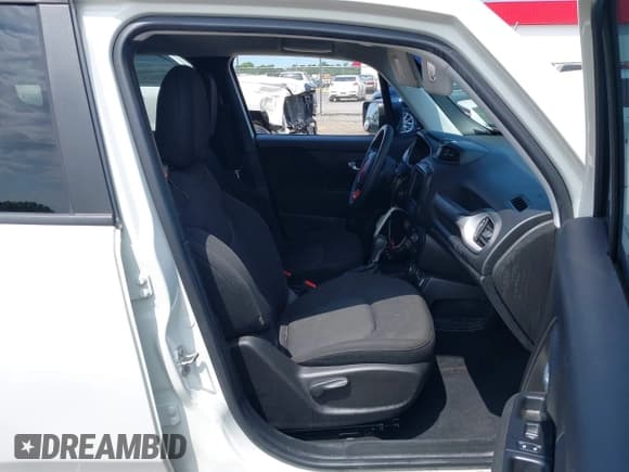✅ 2018 Jeep Renegade Sport • VIN: ZACCJBAB3JPH30955 • Lot: 42332330. Wystawiony na IAAI z przebiegiem 146 759 mil. Bezpłatny archiwum sprzedaży aukcyjnych z USA i szczegółowy raport historii pojazdu na DreamBid. Zdjęcie 5.