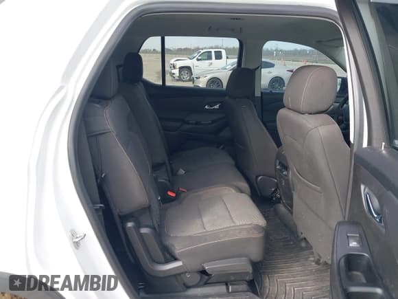 ✅ 2019 Chevrolet Traverse LS • VIN: 1GNERFKWXKJ317322 • Lot: 41552000. Wystawiony na IAAI z przebiegiem Nie podano. Bezpłatny archiwum sprzedaży aukcyjnych z USA i szczegółowy raport historii pojazdu na DreamBid. Zdjęcie 8.