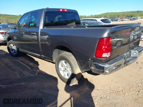 2024 Ram 1500 SLT z VIN 1C6RR6GG3RS128566, wystawiony jako IAAI lot #43605003 z przebiegiem 47 799 mil mil oraz . Historia ofert i sprzedaży dostępna na DreamBid. Obrazek 3.