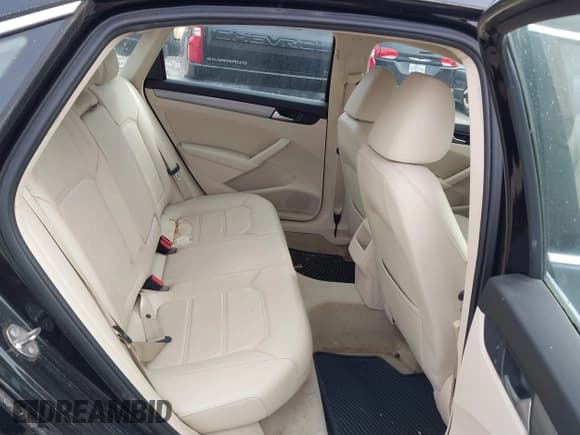 ✅ 2015 Volkswagen Passat S • VIN: 1VWAT7A33FC081593 • Lot: 43745715. Listed on IAAI with 122,137 mi. Free auction sales archive from the USA and detailed vehicle history report at DreamBid. Image 8.