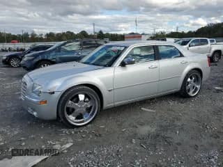✅ 2005 Chrysler 300 C • VIN: 2C3JA63H55H540764 • Lot: 89495155. Wystawiony na Copart z przebiegiem 117 671 mil. Bezpłatny archiwum sprzedaży aukcyjnych z USA i szczegółowy raport historii pojazdu na DreamBid. Zdjęcie 1.