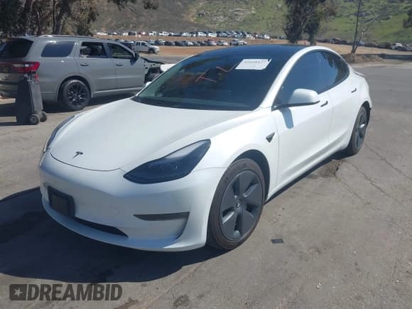 ✅ 2022 Tesla Model 3 Long Range • VIN: 5YJ3E1EB8NF212930 • Lot: 41658127. Wystawiony na IAAI z przebiegiem 43 773 mil. Bezpłatny archiwum sprzedaży aukcyjnych z USA i szczegółowy raport historii pojazdu na DreamBid. Zdjęcie 2.
