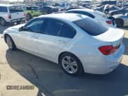 ✅ 2016 BMW 3 Series 328i • VIN: WBA8E9G55GNT82921 • Lot: 43791702. Wystawiony na IAAI z przebiegiem 121 914 mil. Bezpłatny archiwum sprzedaży aukcyjnych z USA i szczegółowy raport historii pojazdu na DreamBid. Zdjęcie 3.