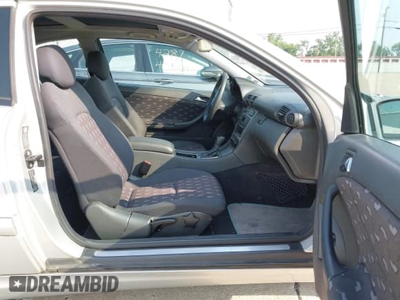 ✅ 2002 Mercedes-Benz C 230/260/280/320 • VIN: WDBRN47JX2A295473 • Lot: 42870379. Wystawiony na IAAI z przebiegiem 96 443 mil. Bezpłatny archiwum sprzedaży aukcyjnych z USA i szczegółowy raport historii pojazdu na DreamBid. Zdjęcie 5.