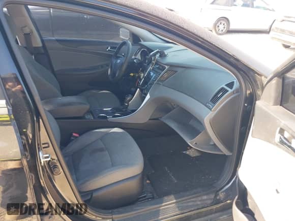 2013 Hyundai Sonata GLS z VIN 5NPEB4AC2DH727889, wystawiony jako IAAI lot #43262203 z przebiegiem 151 028 mil mil oraz . Historia ofert i sprzedaży dostępna na DreamBid. Obrazek 5.