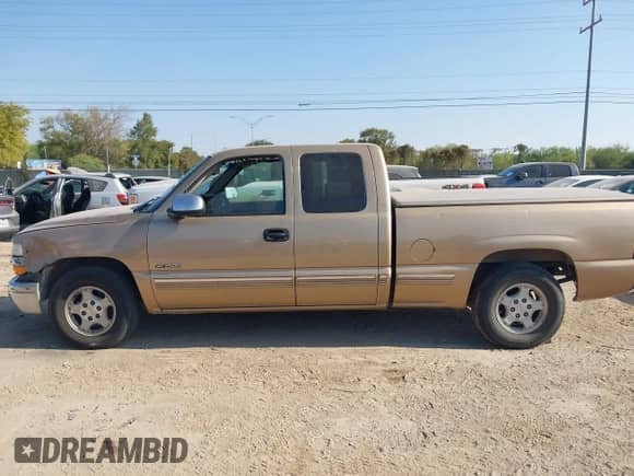 2000 Chevrolet Silverado 1500 LS z VIN 2GCEC19T1Y1277305, wystawiony jako IAAI lot #43516630 z przebiegiem 220 529 mil mil oraz . Historia ofert i sprzedaży dostępna na DreamBid. Obrazek 14.