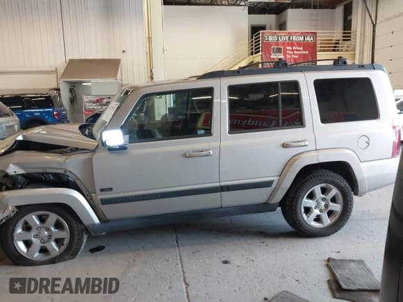 ✅ 2007 Jeep Commander Sport • VIN: 1J8HG48K87C661966 • Lot: 42107052. Listed on IAAI with 183,652 mi. Free auction sales archive from the USA and detailed vehicle history report at DreamBid. Image 15.