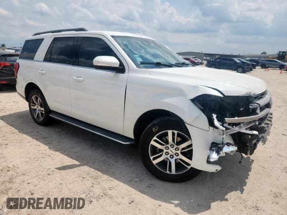 ✅ 2023 Ford Expedition XLT • VIN: 1FMJU1H8XPEA14084 • Lot: 70334995. Listed on Copart with 35,692 mi. Free auction sales archive from the USA and detailed vehicle history report at DreamBid. Image 4.